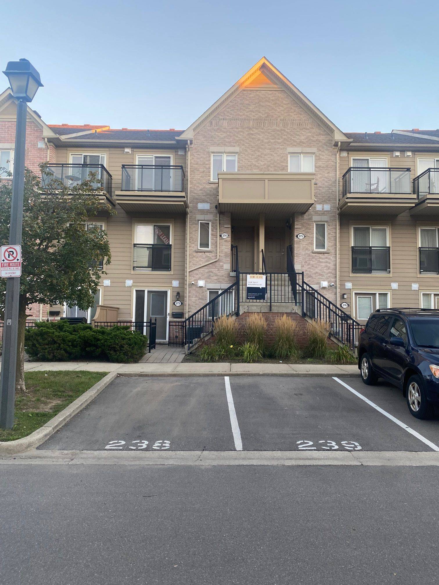 Mississauga, ON L5M 8E4,4975 Southampton DR #274