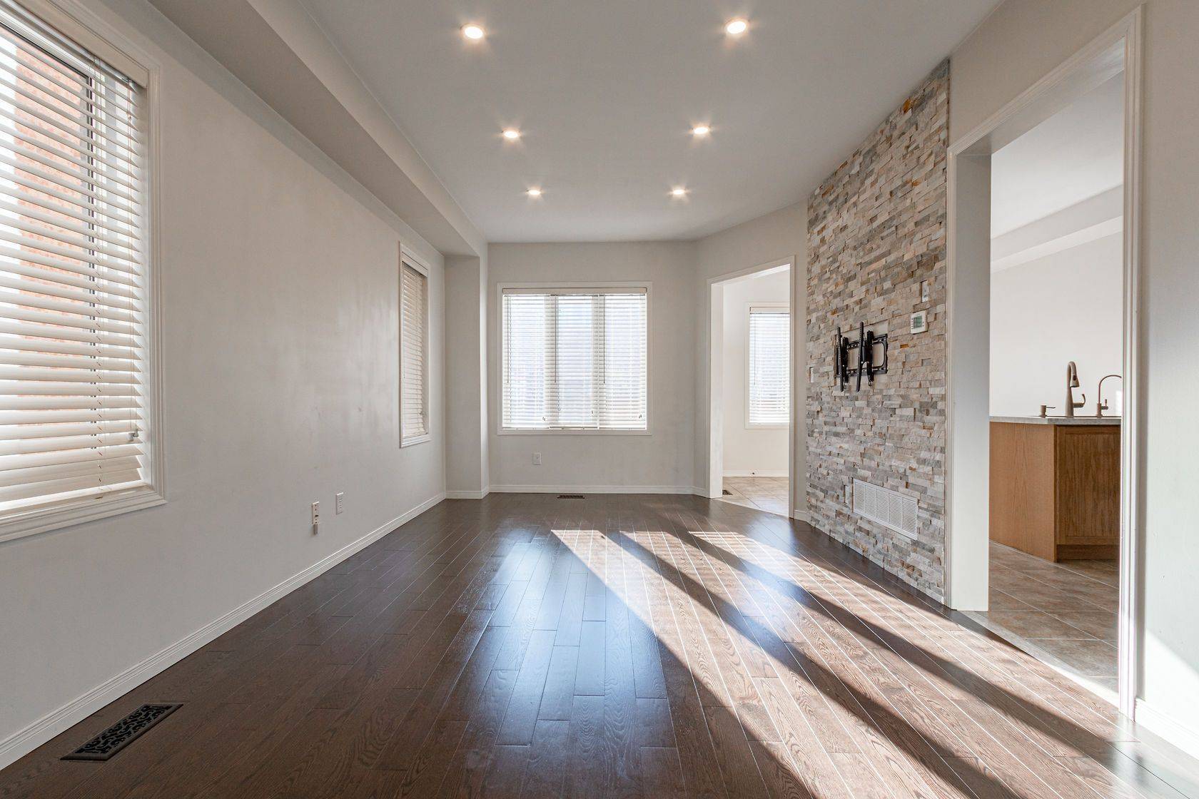 Oakville, ON L6M 0S7,3062 Janice DR