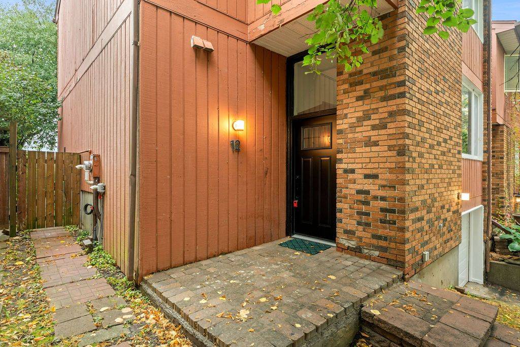 Billings Bridge - Riverside Park And Area, ON K1V 9R3,12 Bayside Private