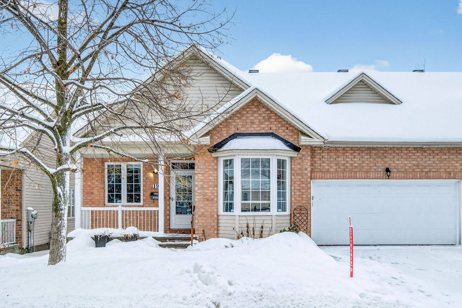 Kanata, ON K2L 4H2,19 Foulis CRES #Main Floor