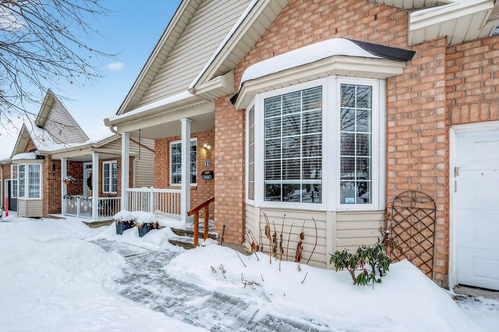 Kanata, ON K2L 4H2,19 Foulis CRES #Main Floor