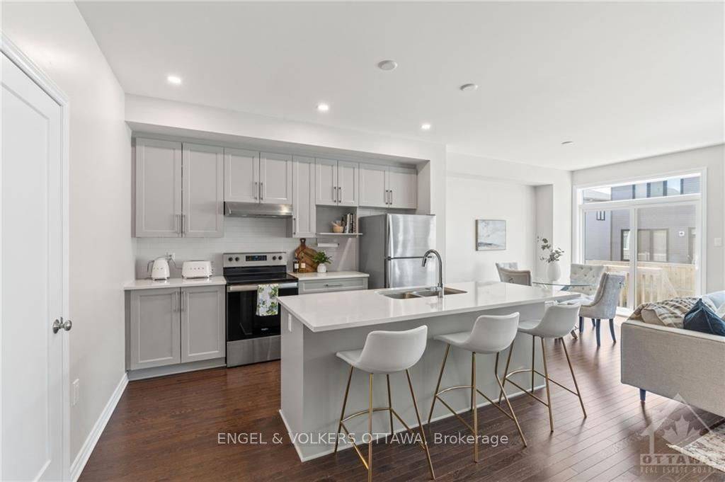 Blossom Park - Airport And Area, ON K1T 0Y5,165 Angelonia CRES