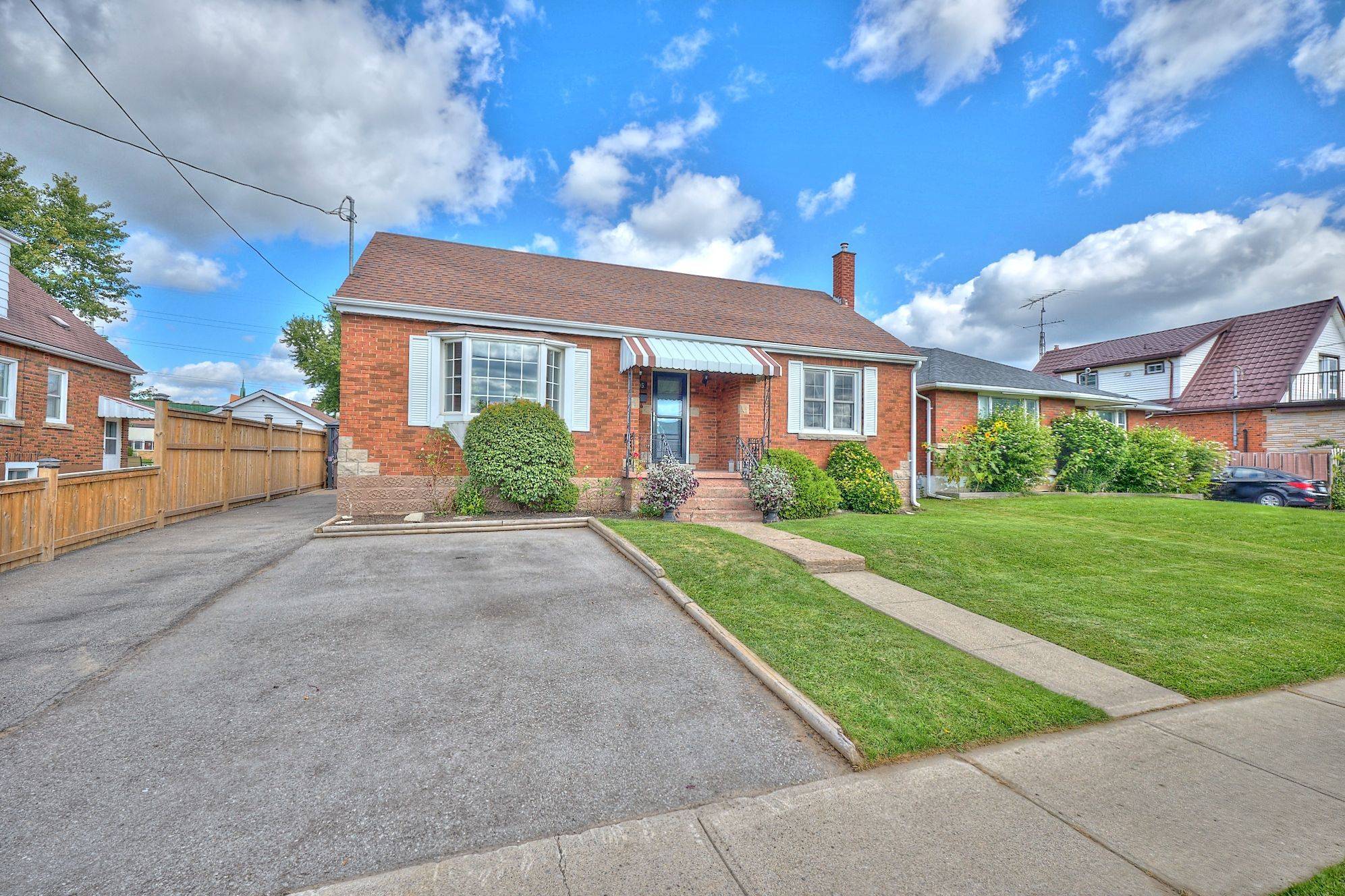 Niagara Falls, ON L2G 2R3,6805 Dunn ST