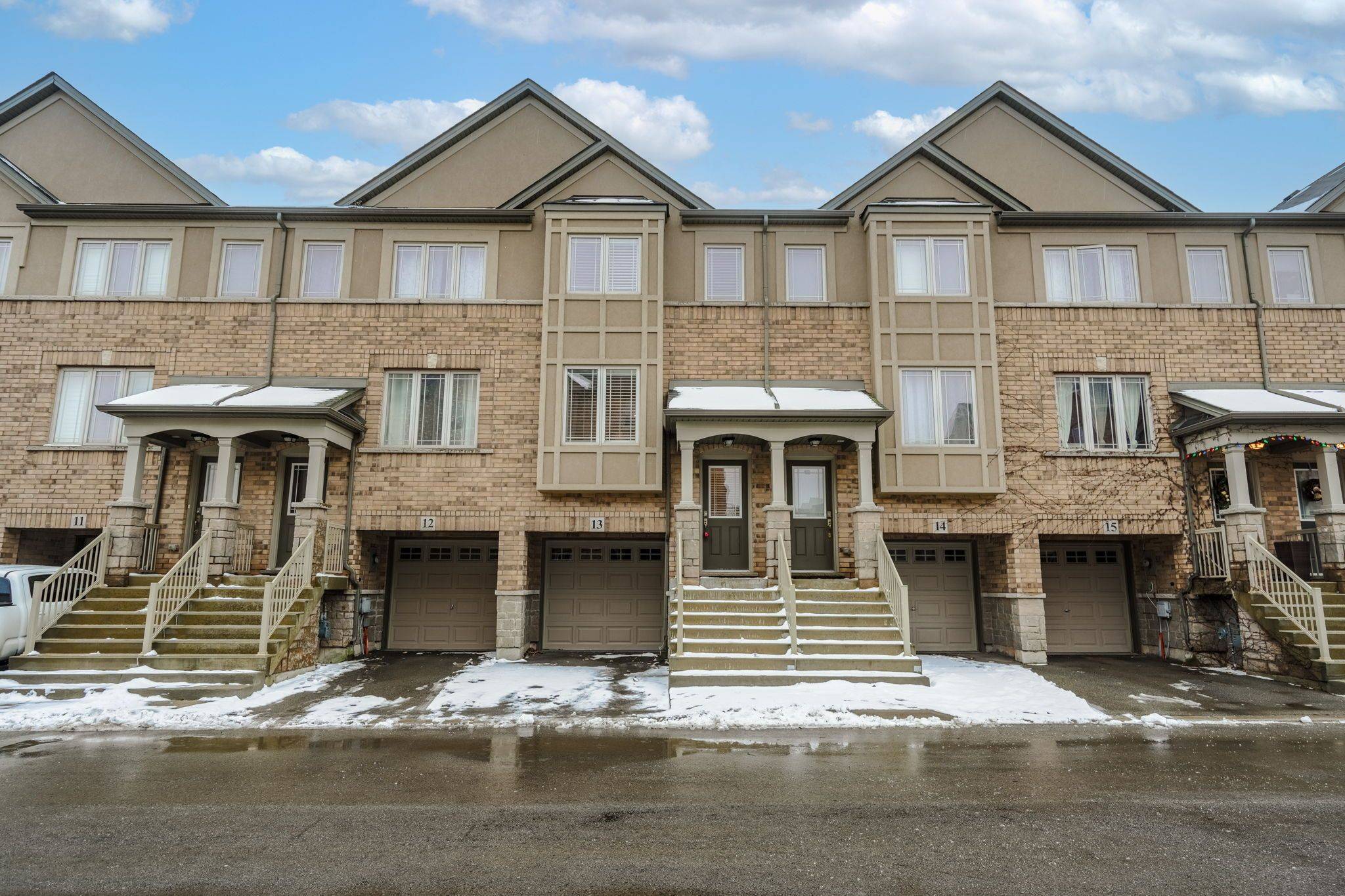 Hamilton, ON L8J 0H5,201 Westbank TRL #13