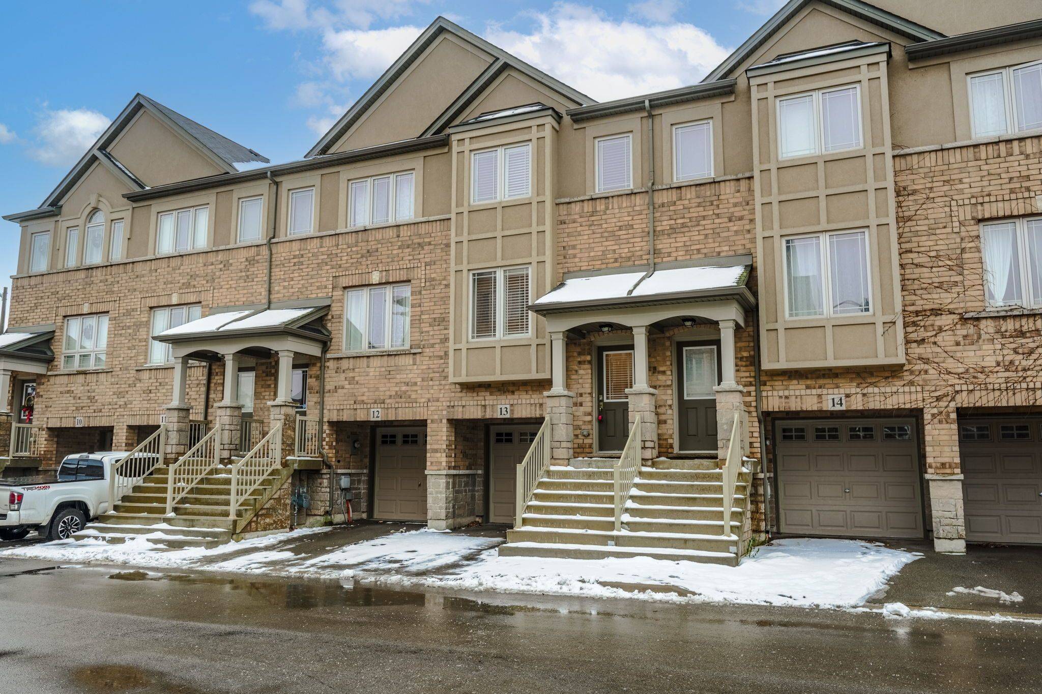 Hamilton, ON L8J 0H5,201 Westbank TRL #13