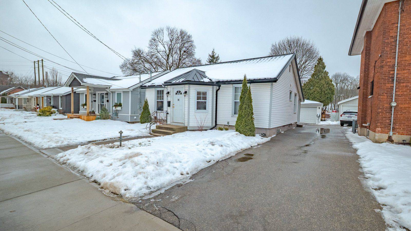 Brant, ON N3L 2K6,14 Willow ST