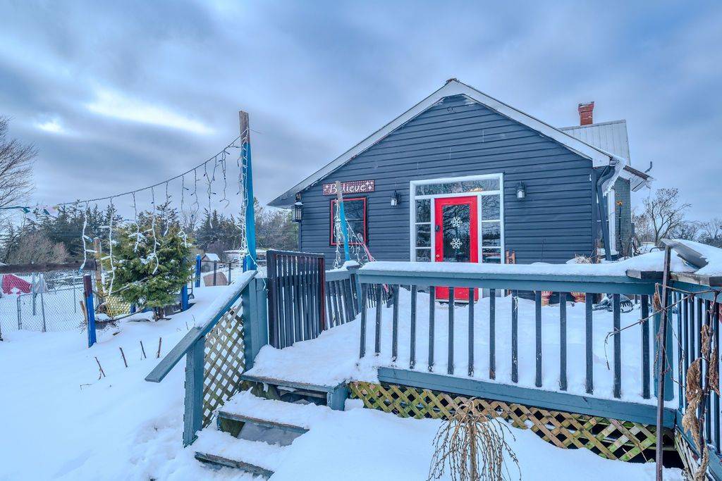 Greater Napanee, ON K0K 2W0,142 Cooks RD