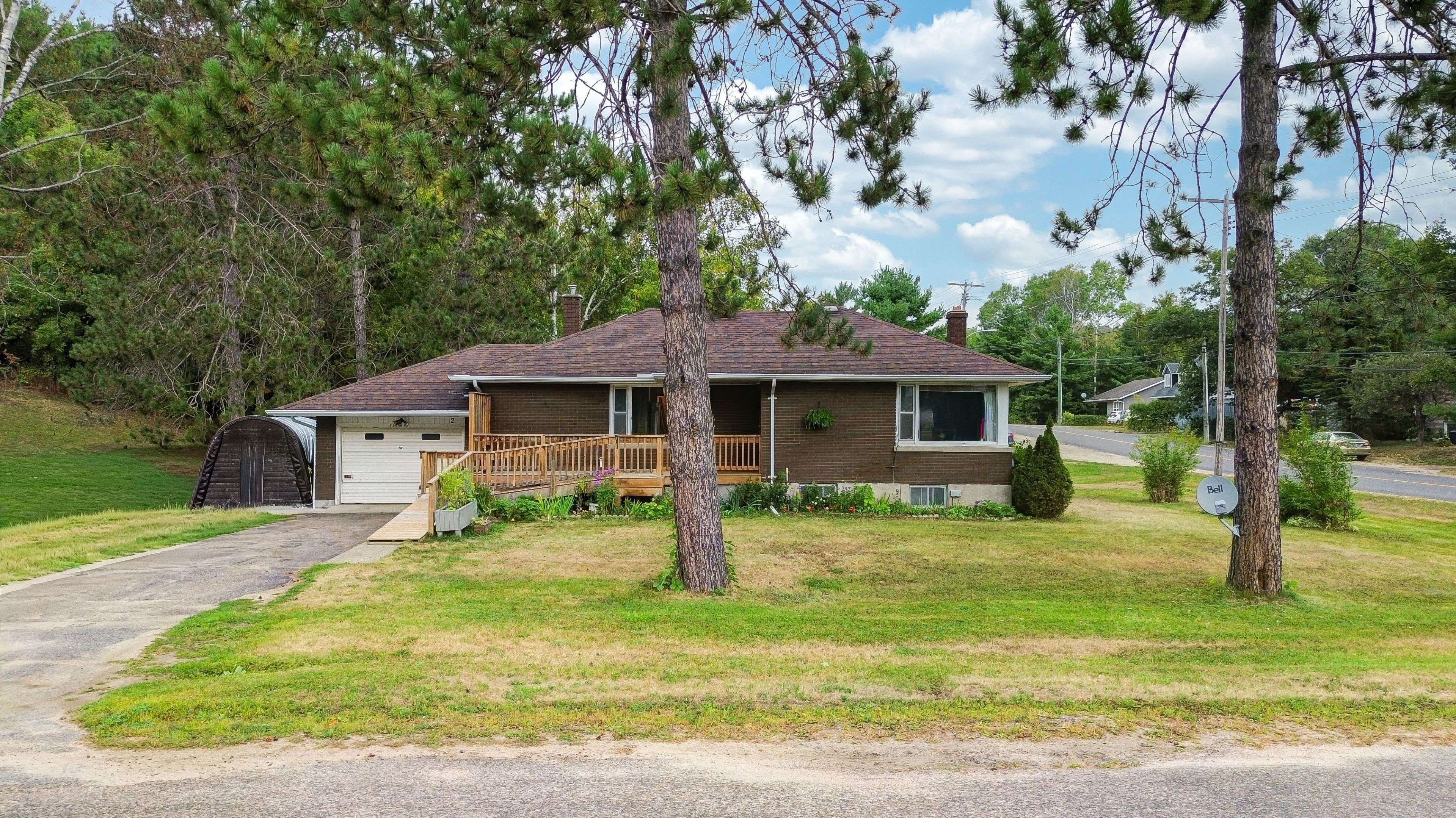 Bancroft, ON K0L 1C0,2 EASTON AVE