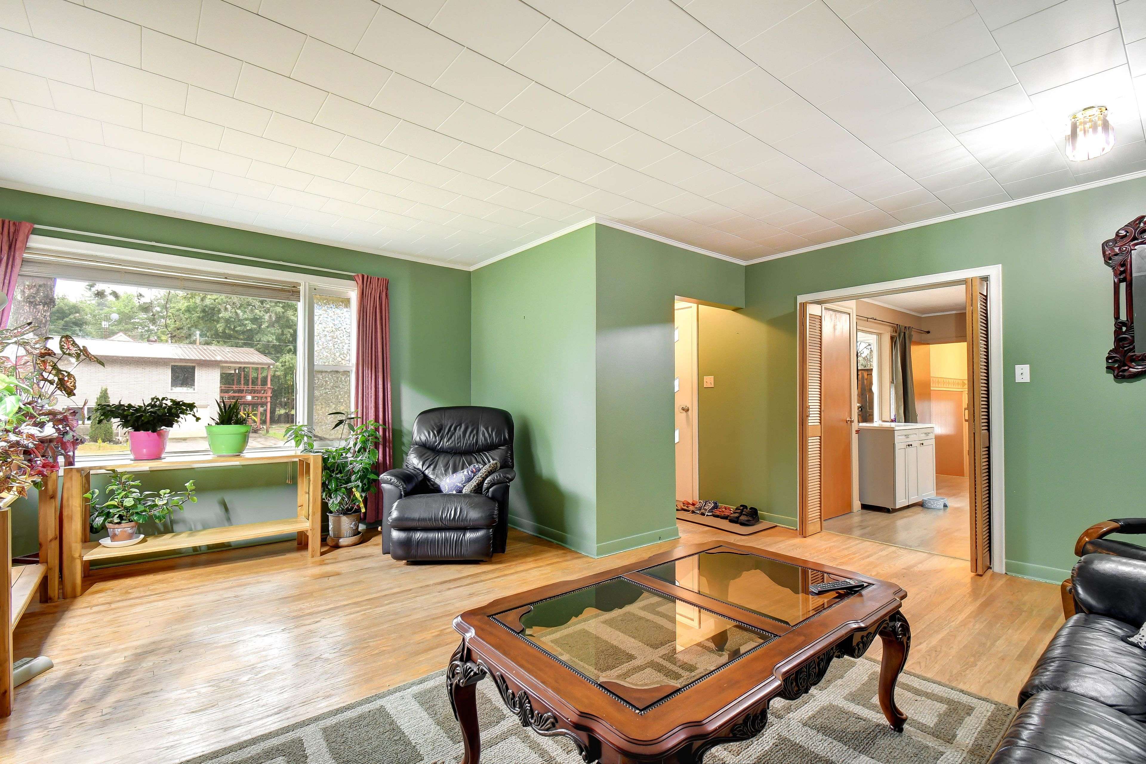 Bancroft, ON K0L 1C0,2 EASTON AVE