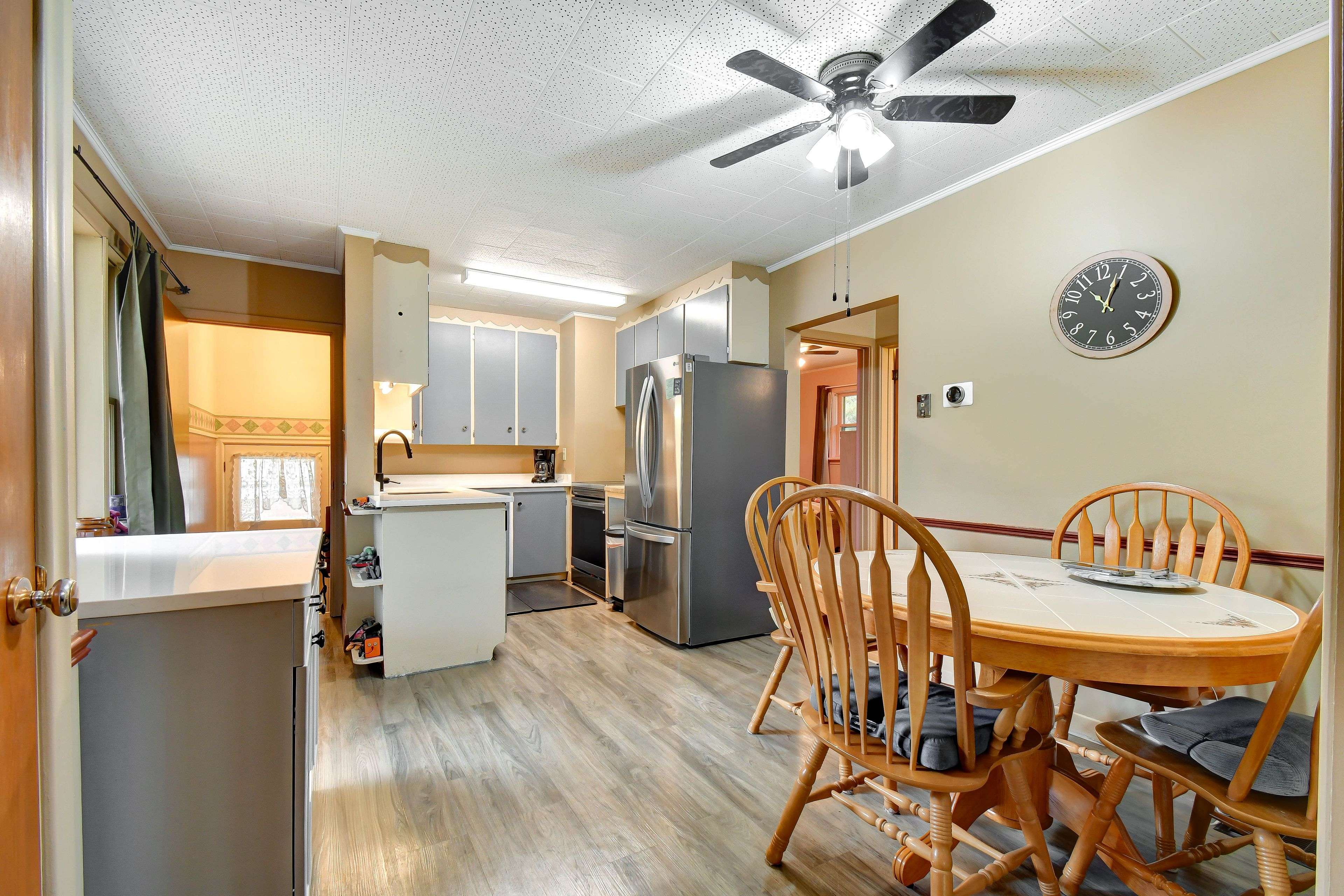 Bancroft, ON K0L 1C0,2 EASTON AVE