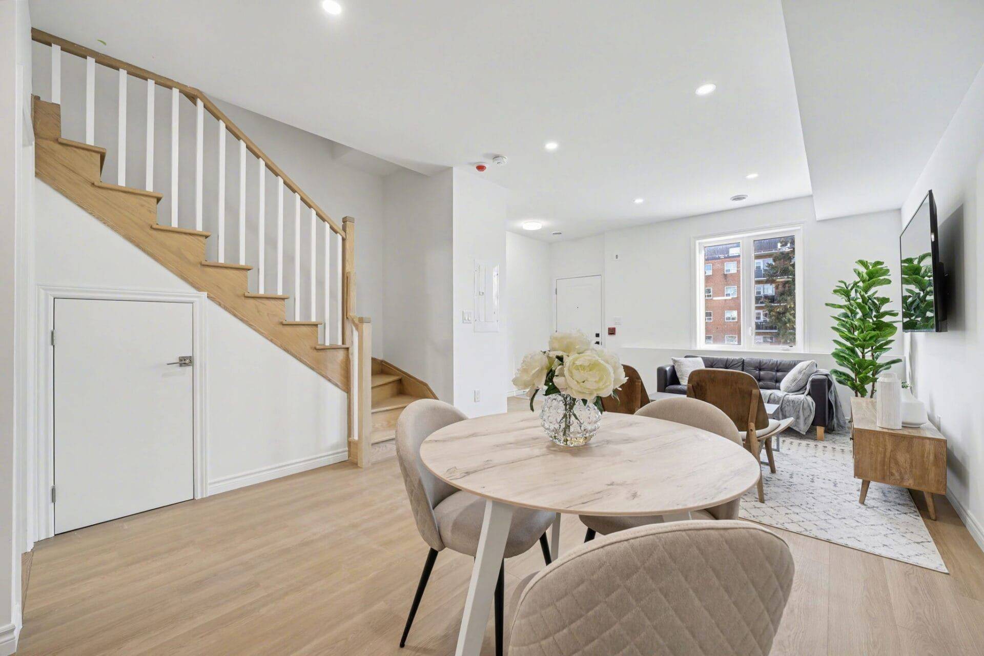 Grimsby, ON L3M 5J4,2 Slessor BLVD #10