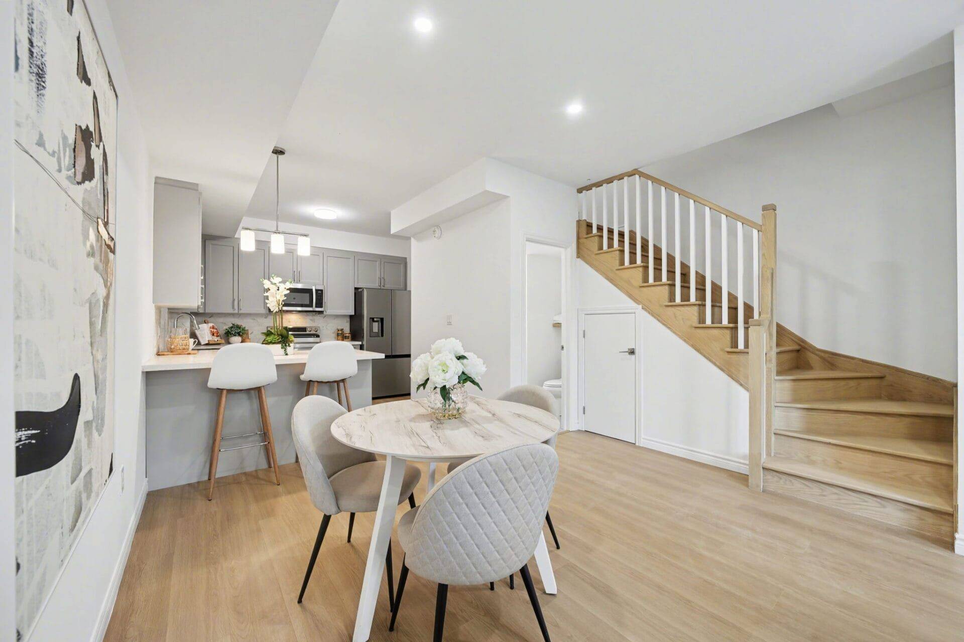 Grimsby, ON L3M 5J4,2 Slessor BLVD #10