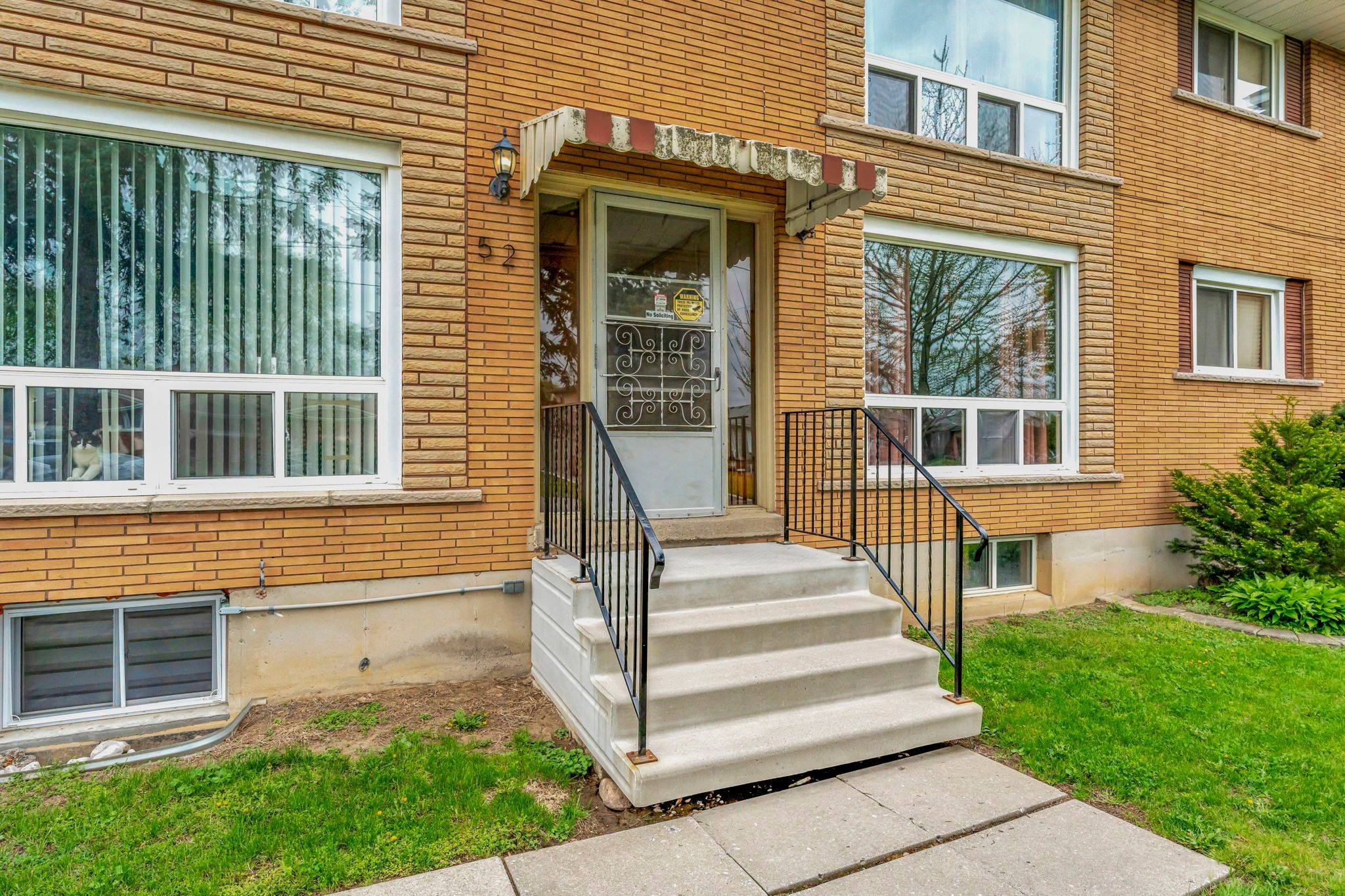 Brantford, ON N3S 4K8,52 Hampton ST
