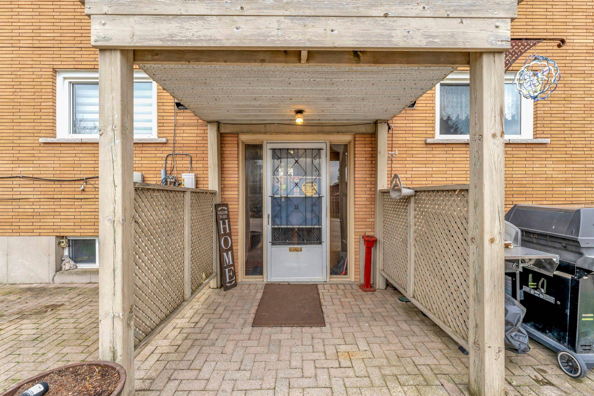 Brantford, ON N3S 4K8,52 Hampton ST