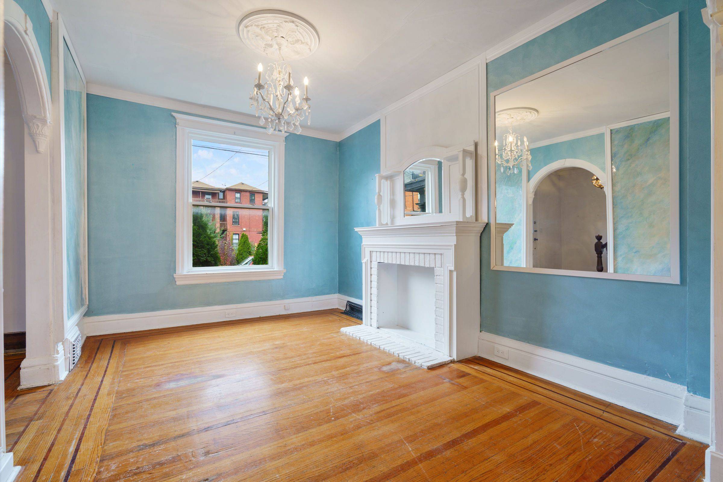 Hamilton, ON L8N 2X6,125 Grant AVE