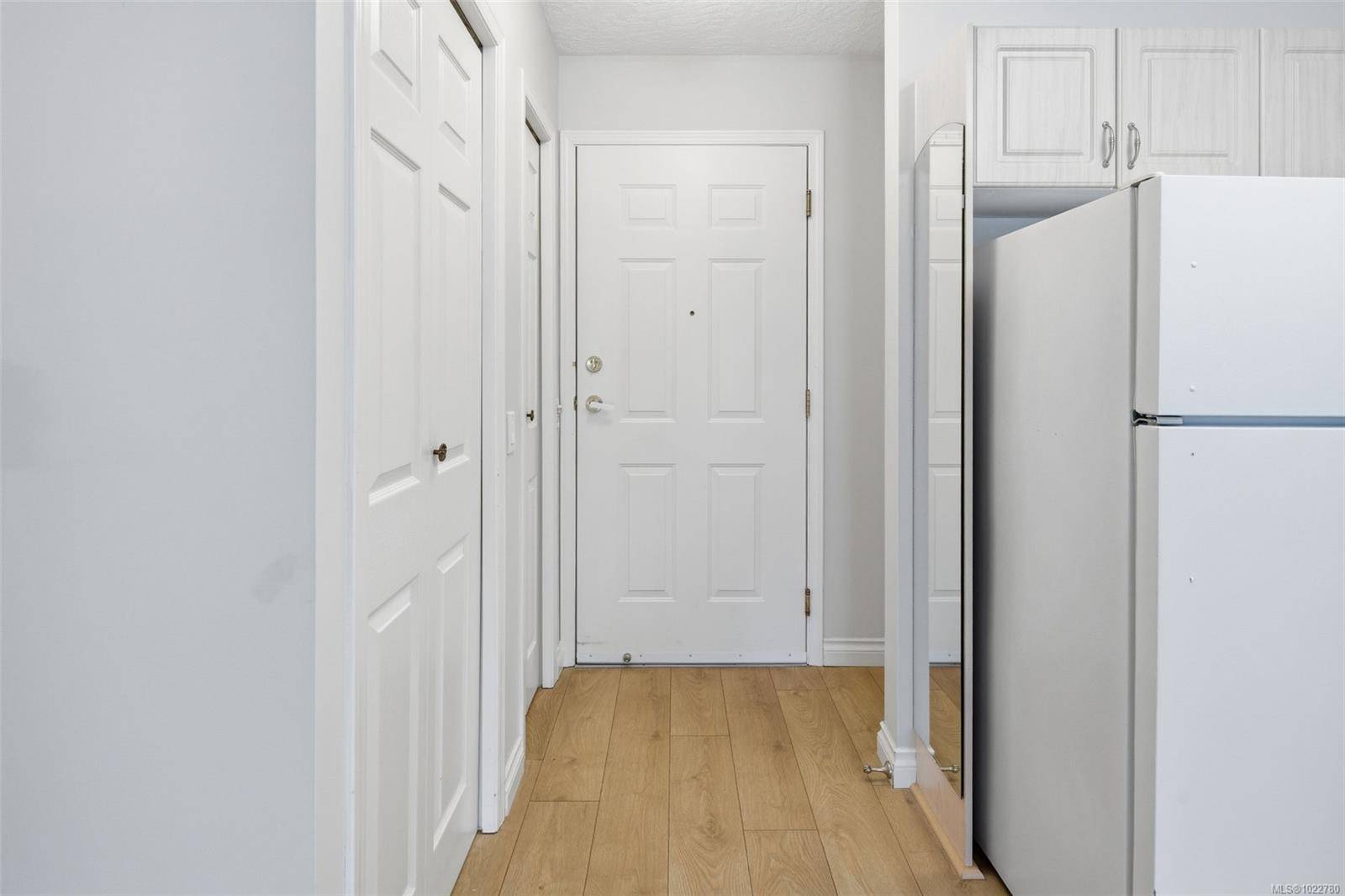 Victoria, BC V8V 2Z2,1070 Southgate St #308