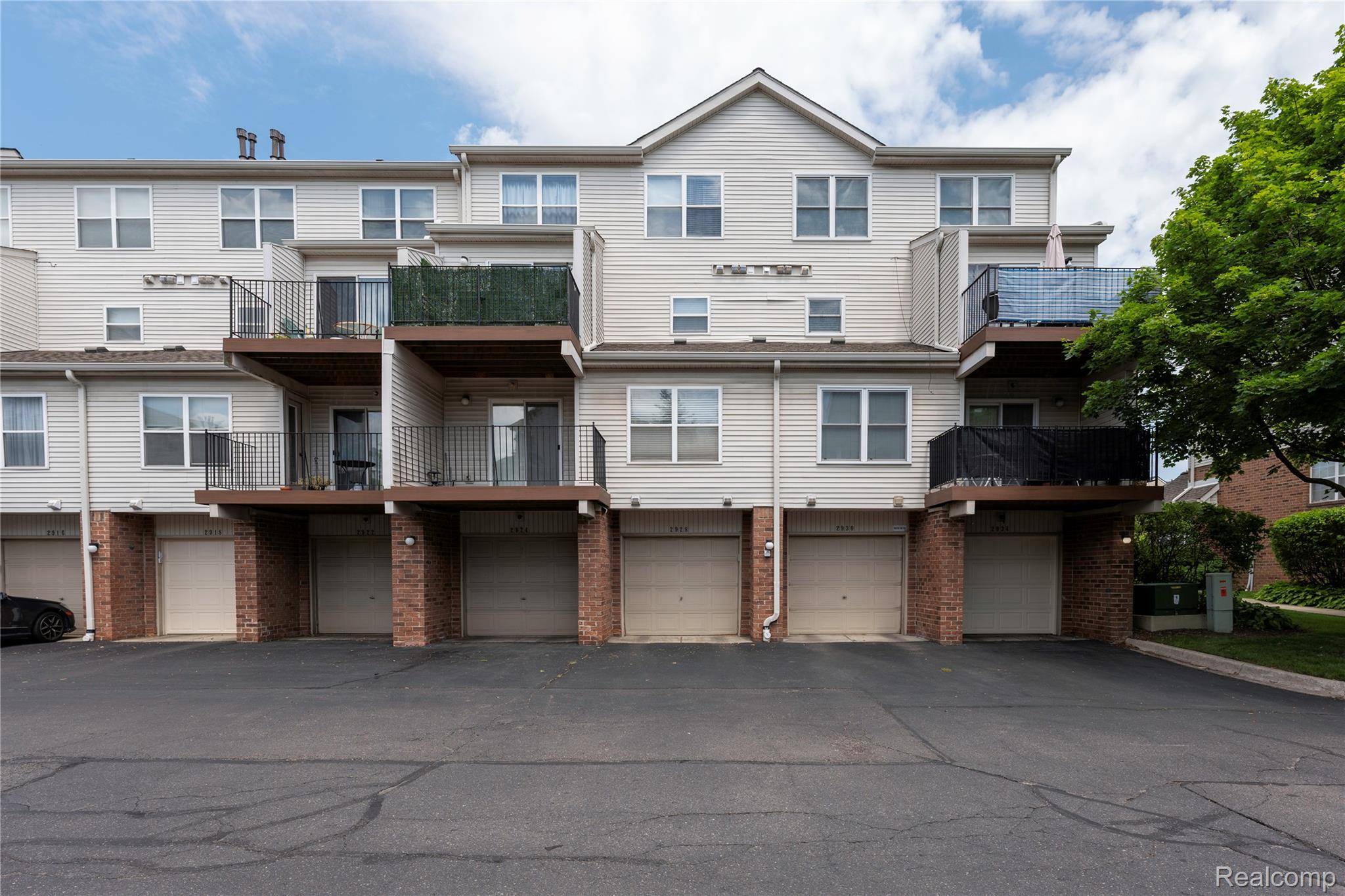 Detroit, MI 48207,2928 Prince Hall DR