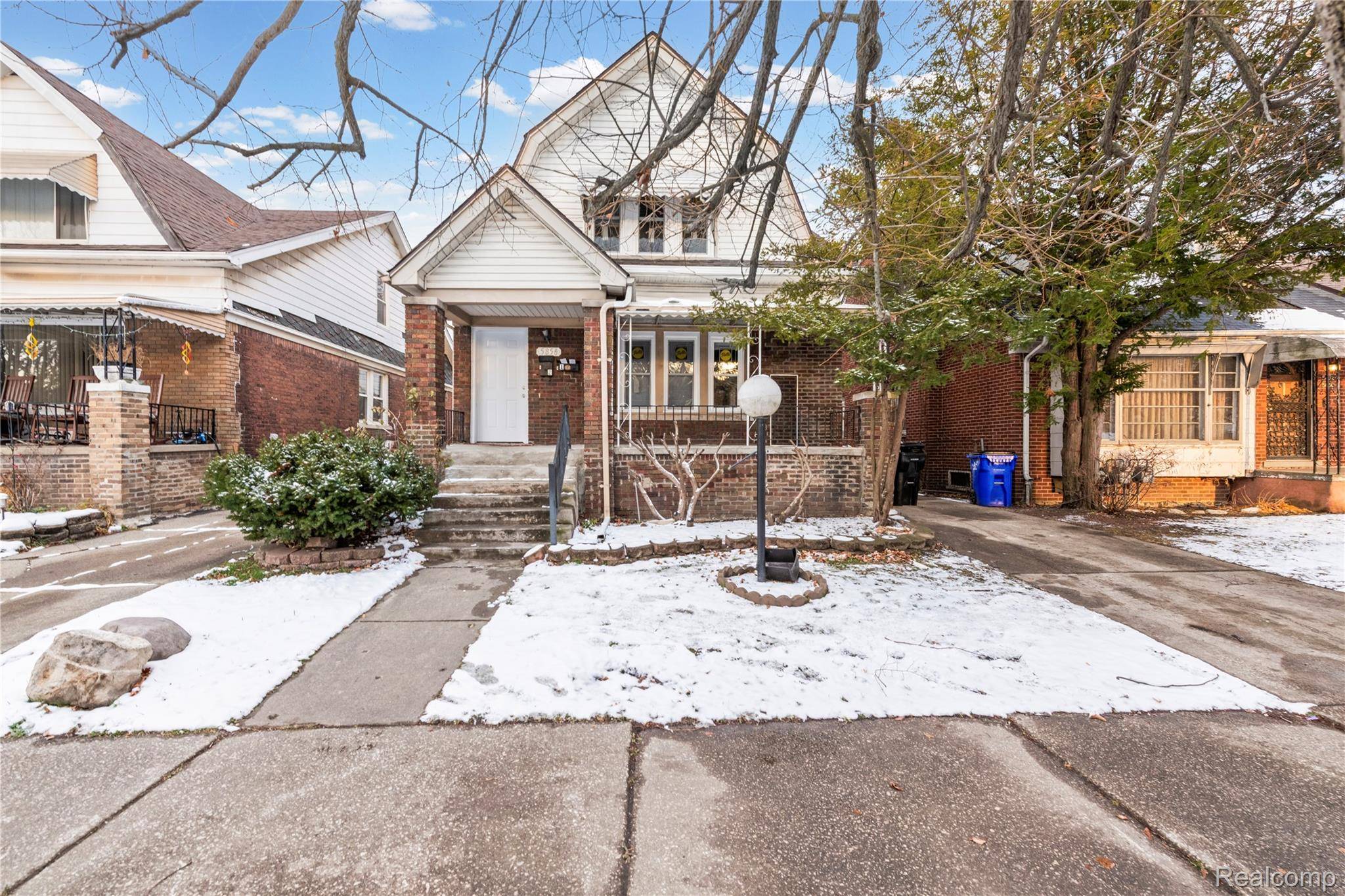 Detroit, MI 48213,5856 Barrett ST