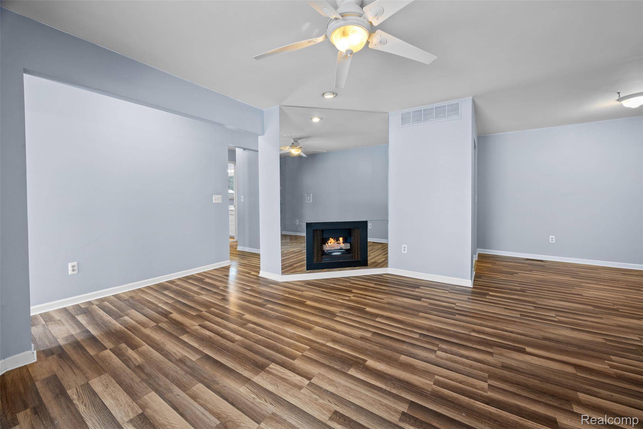 Farmington Hills, MI 48335,34790 W 8 Mile RD #2