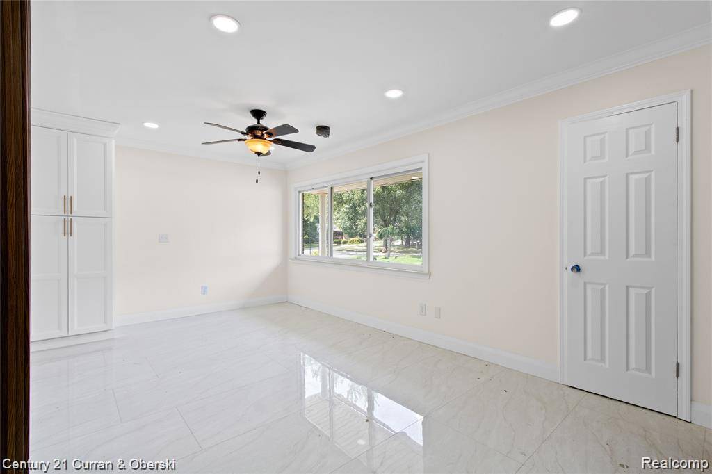 Dearborn Heights, MI 48127,25427 Elon DR