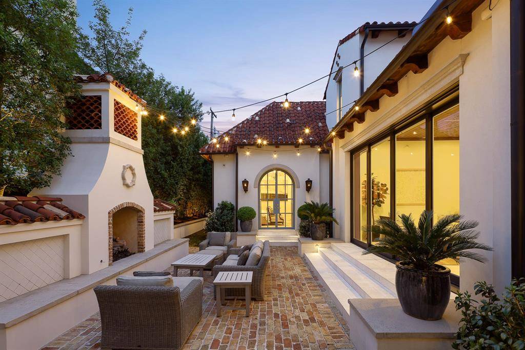 University Park, TX 75225,3205 Caruth Boulevard