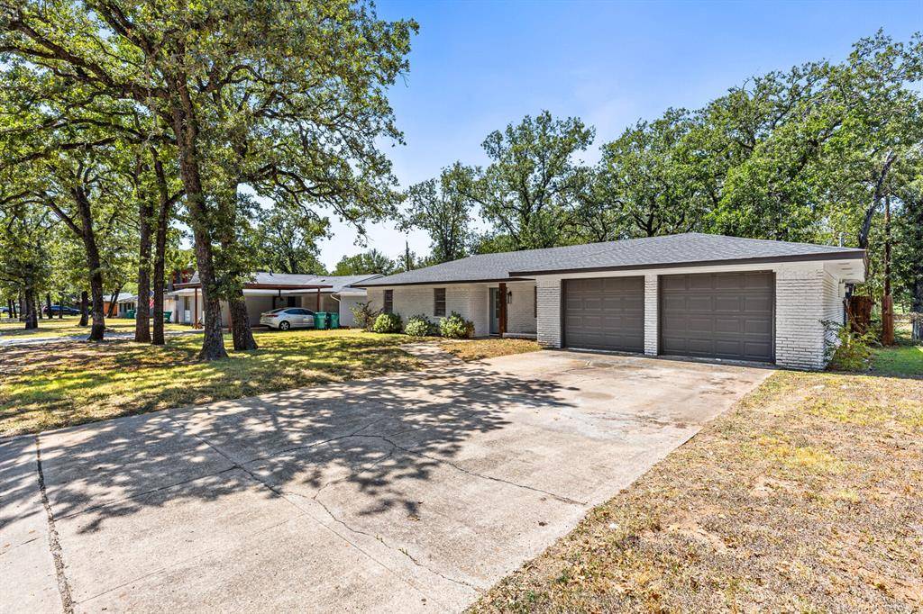 Lacy Lakeview, TX 76705,322 S BARBARA