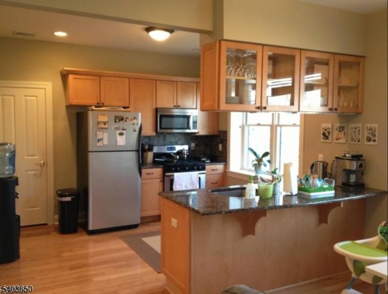 Summit City, NJ 07901,28A Gates Ave #A