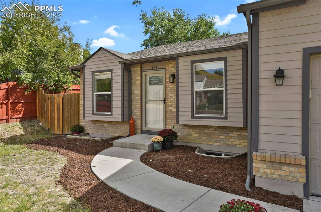 Colorado Springs, CO 80906,794 Crosstrail DR