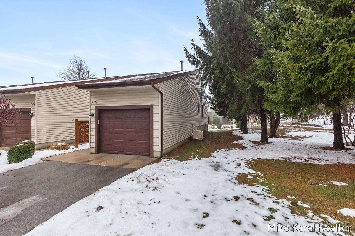 Hudsonville, MI 49426,3544 Golfside DR