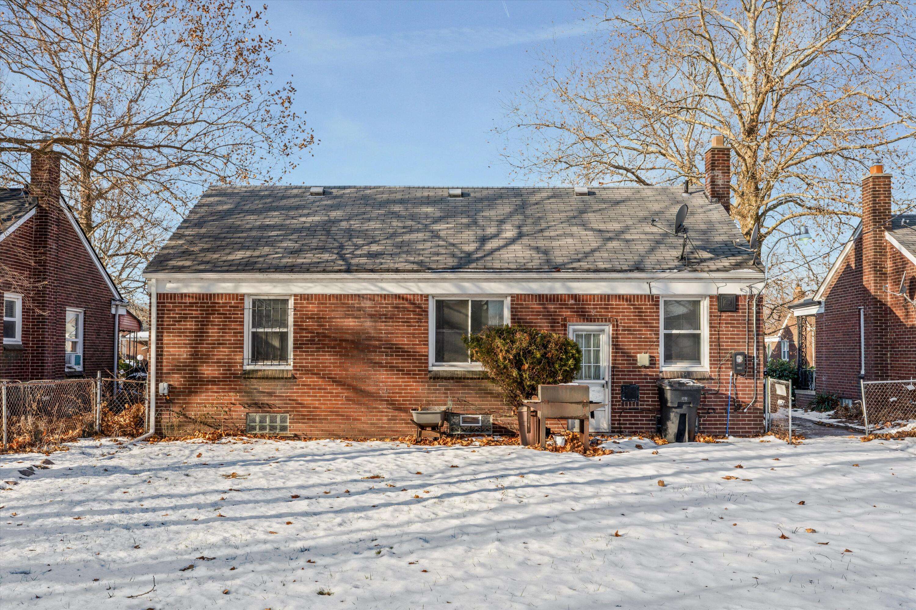 Detroit, MI 48235,20496 Mark Twain ST