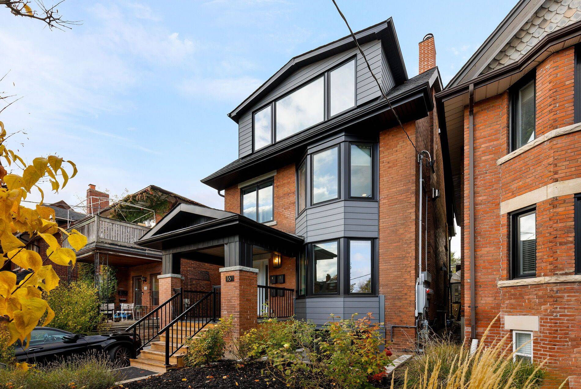 Toronto C02, ON M6H 2M1,16 Rosemount AVE