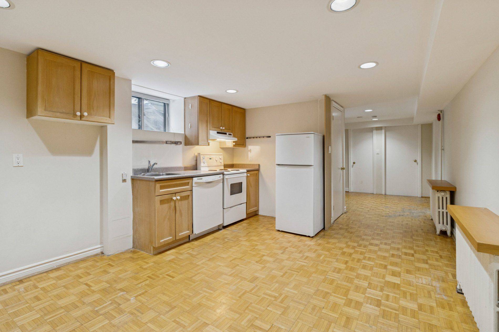 Toronto C02, ON M4V 2G6,12 Foxbar RD #Basement