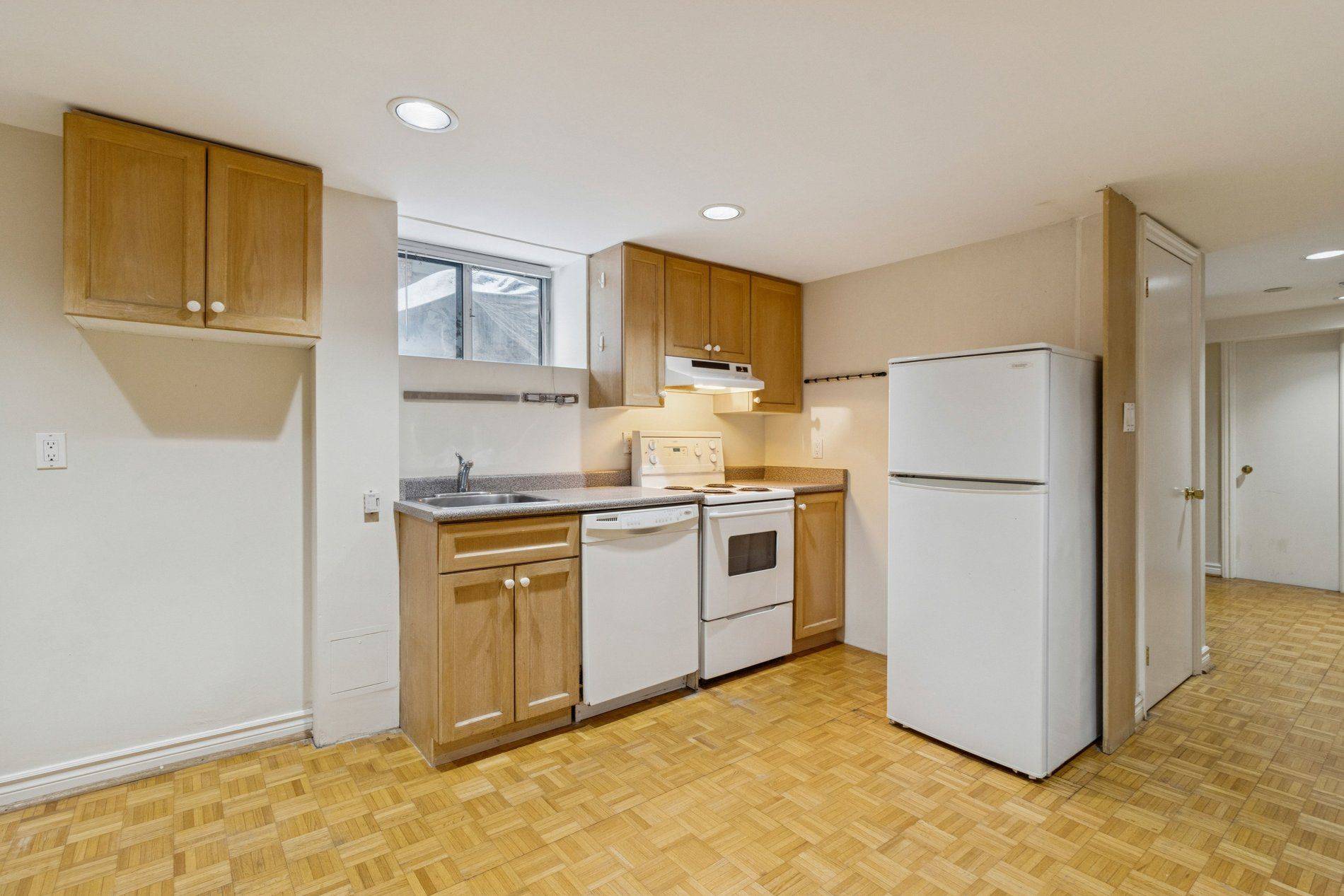 Toronto C02, ON M4V 2G6,12 Foxbar RD #Basement