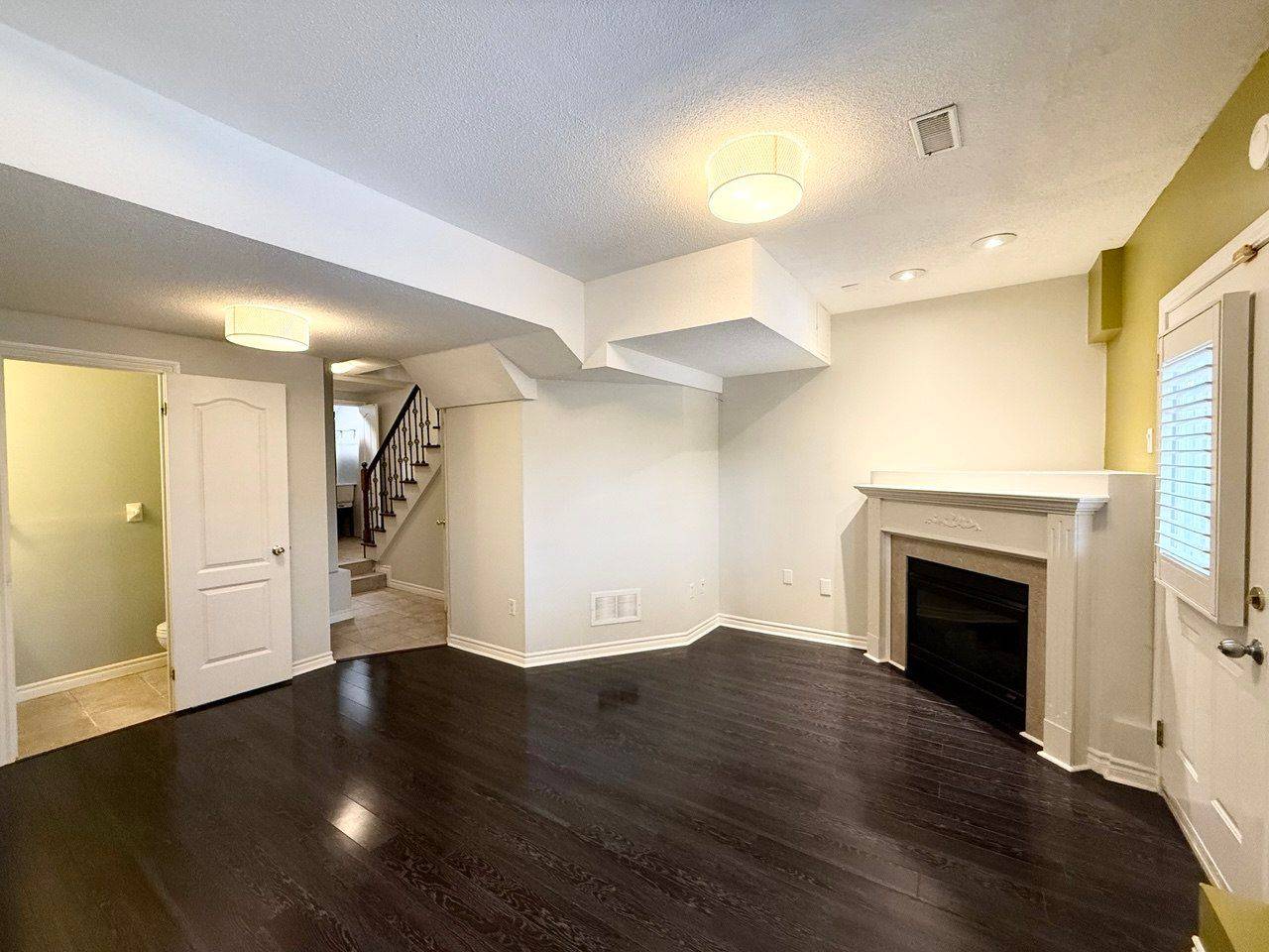 Toronto C07, ON M2M 4M3,20 Rodeo CT