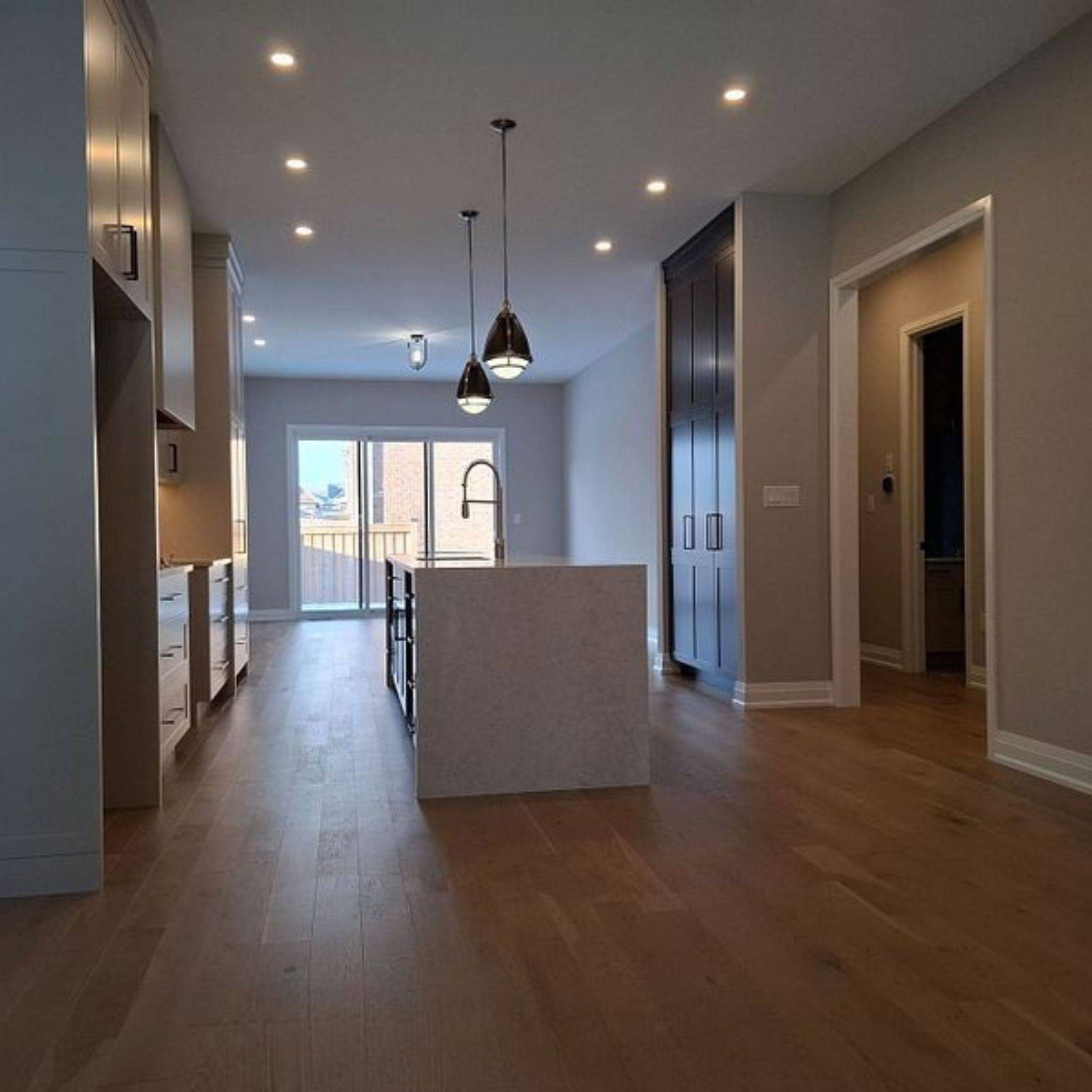 Whitby, ON L1M 0L7,8 St Augustine DR