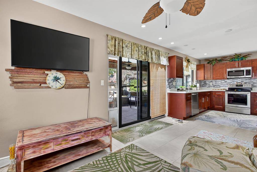 Pompano Beach, FL 33060,301 SE 8th Ct