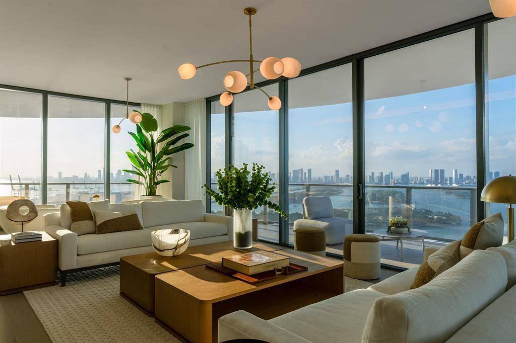 Miami Beach, FL 33139,500 Alton #3903.04