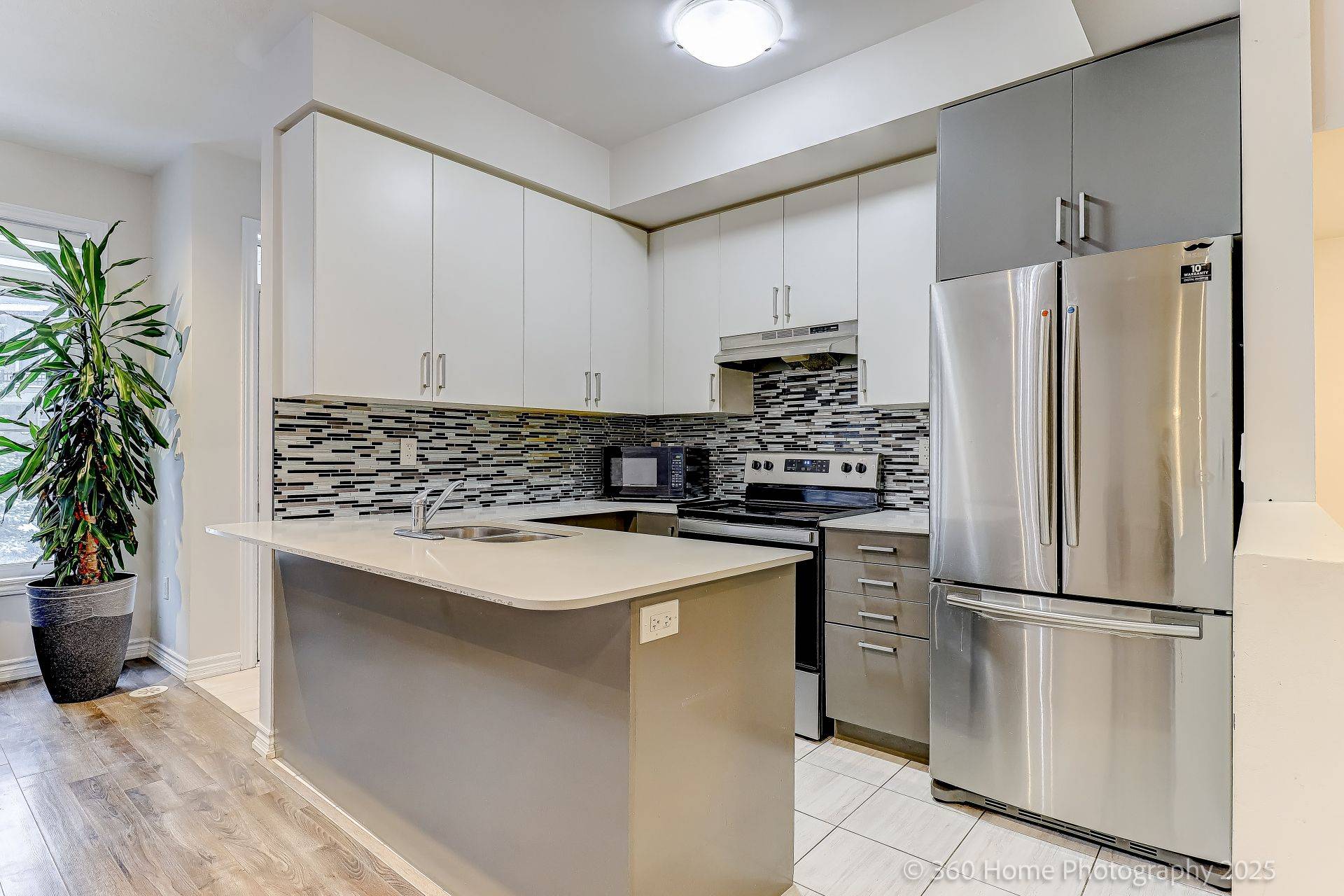 Vaughan, ON L6A 5B1,181 Parktree DR #33