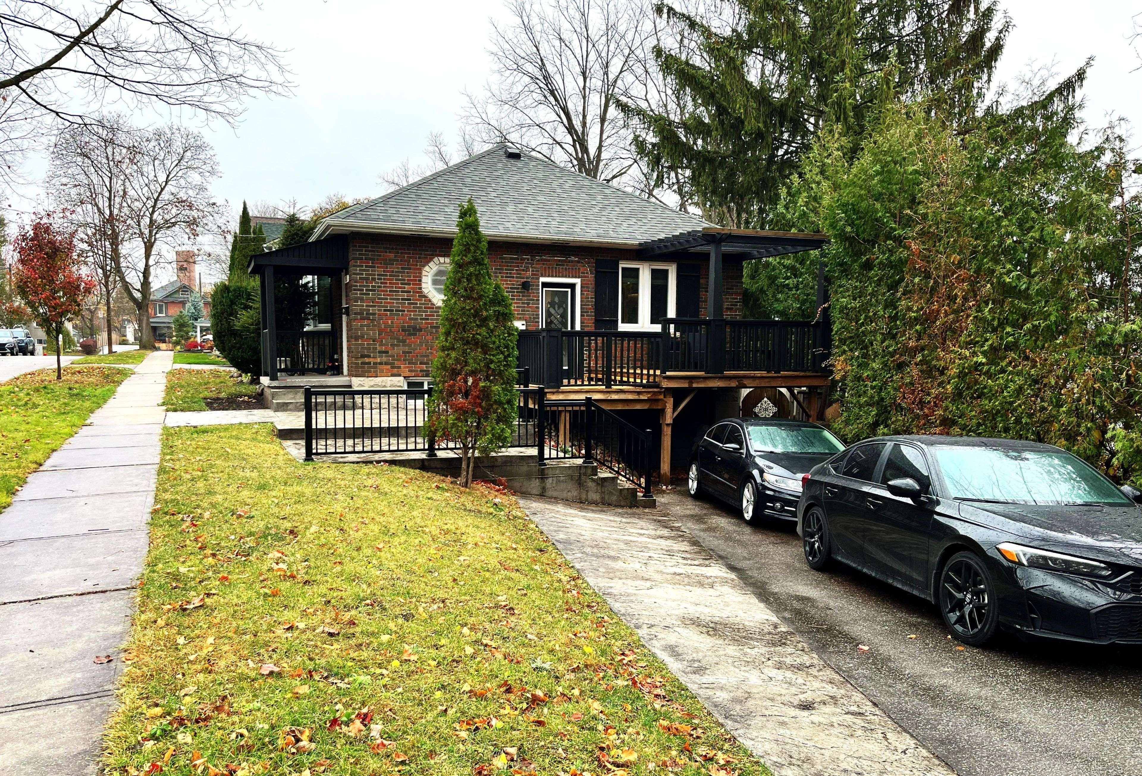 Newmarket, ON L3Y 4B2,115 Raglan ST