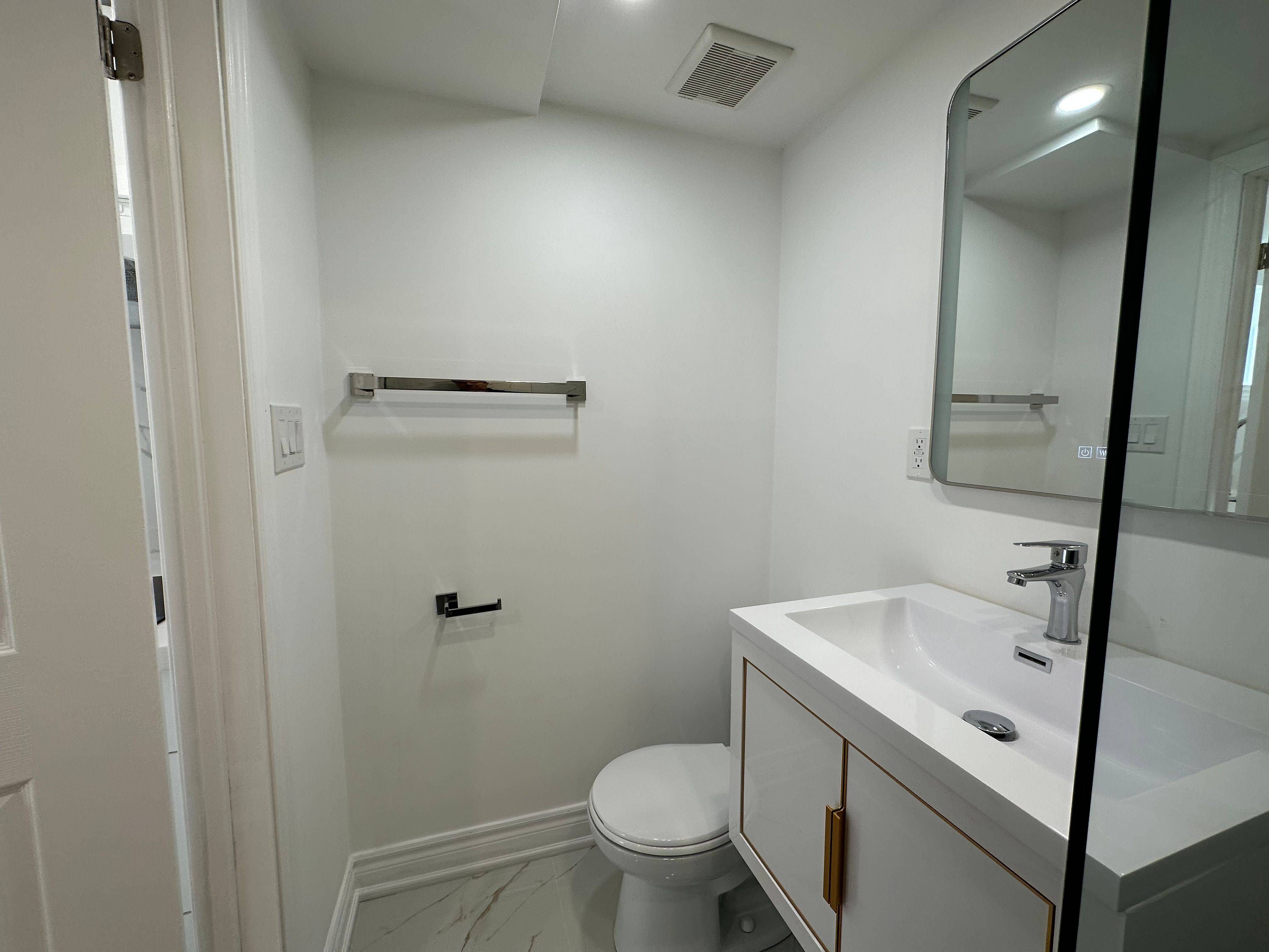 Richmond Hill, ON L4C 2N2,38 Cartier CRES #Bachelor