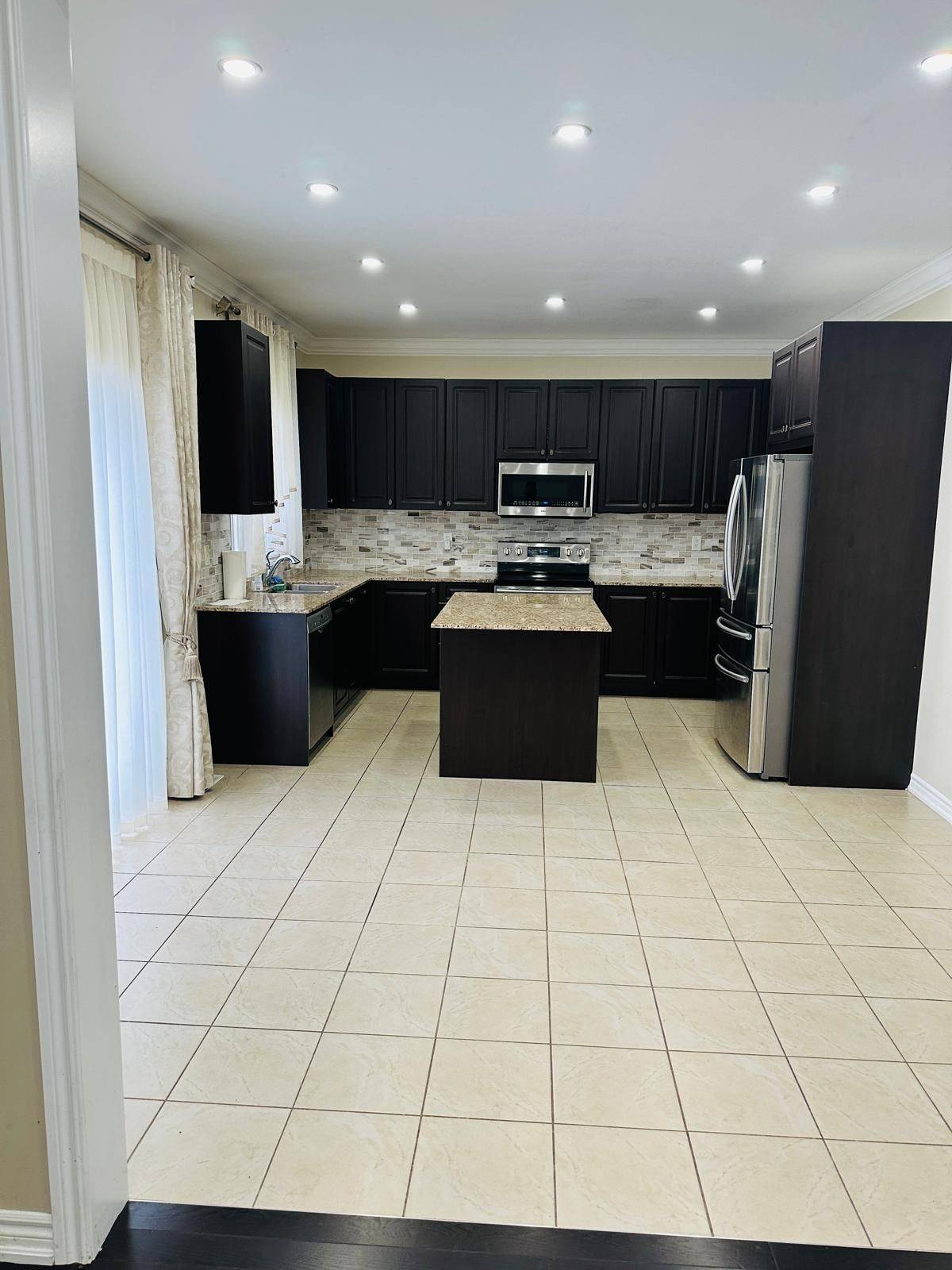 New Tecumseth, ON L9R 0G9,4 Hackett ST