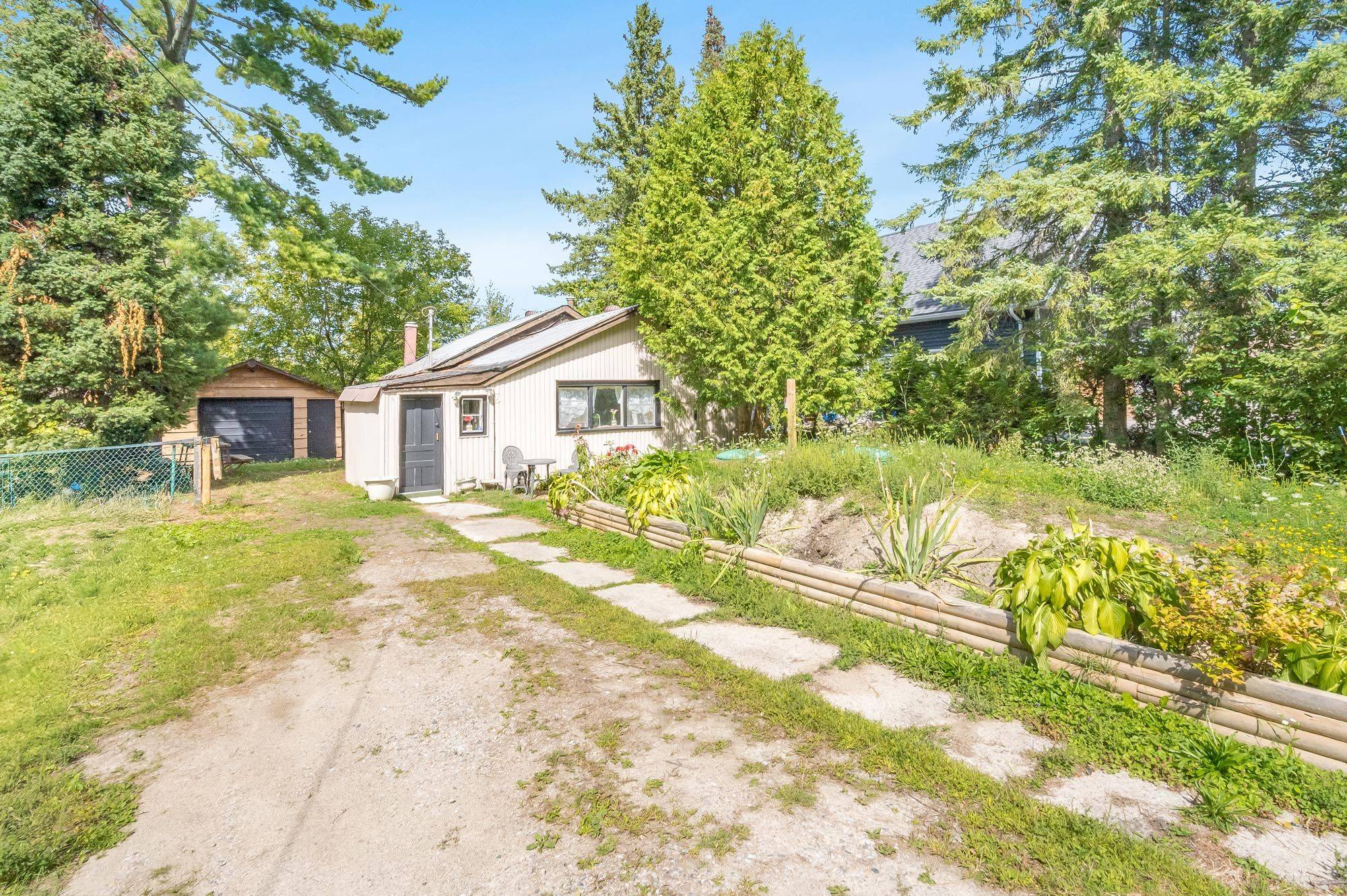 Tay, ON L0K 1R0,16 Waterside DR