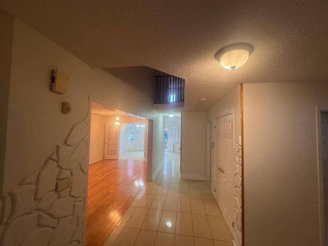 Mississauga, ON L5B 4C2,306 Cossack CRES #MAIN AND UPPER