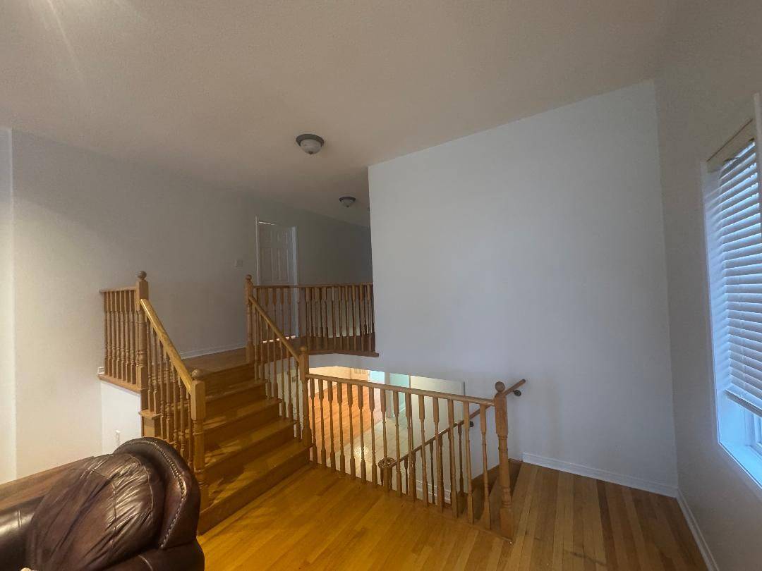 Mississauga, ON L5B 4C2,306 Cossack CRES #MAIN AND UPPER