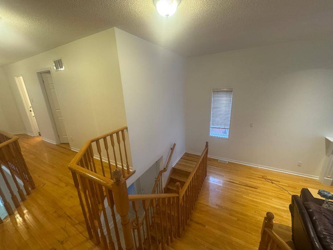 Mississauga, ON L5B 4C2,306 Cossack CRES #MAIN AND UPPER