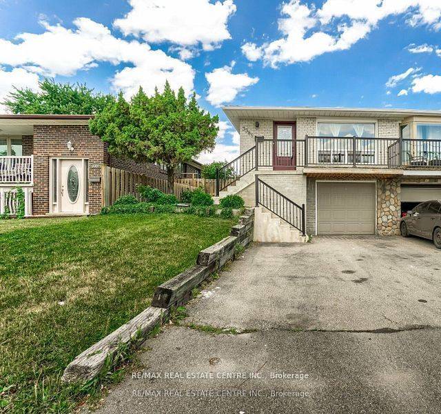 Mississauga, ON L5C 1Z5,3385 Ellengale DR #Main + 2 Lower Levels