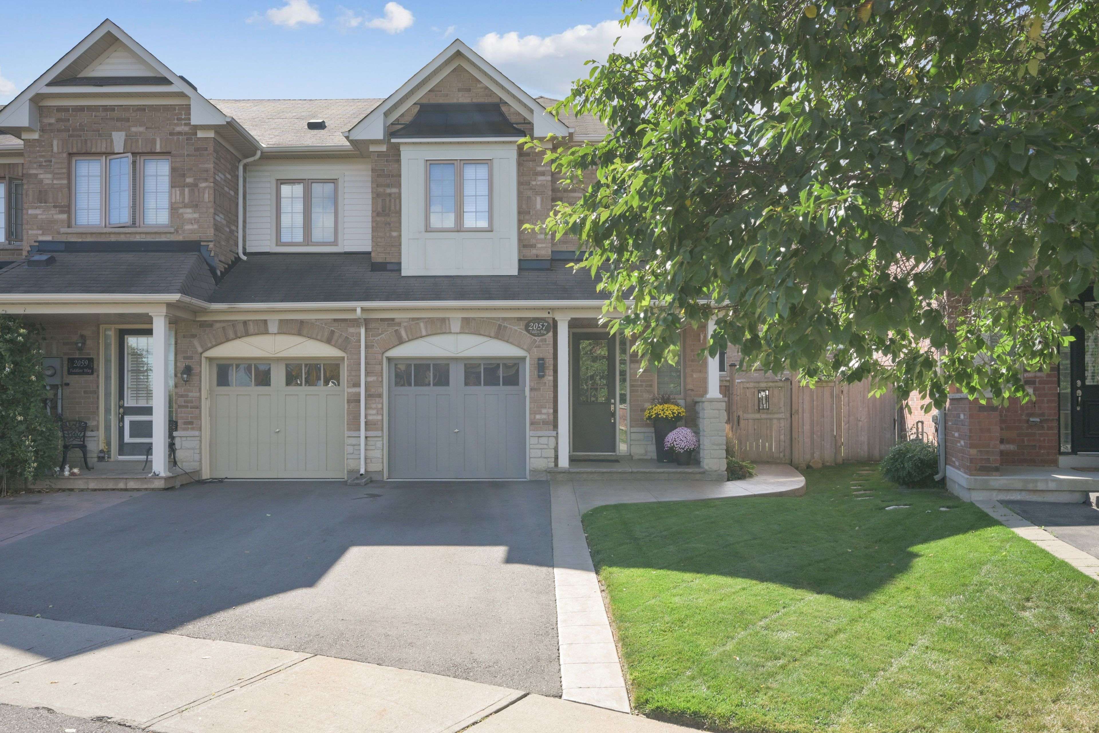 Oakville, ON L6M 0M4,2057 Fiddlers WAY