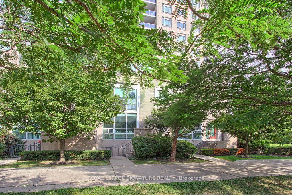 Mississauga, ON L4Z 0A1,90 Absolute AVE #TH-104