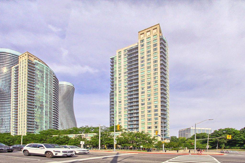Mississauga, ON L4Z 0A1,90 Absolute AVE #TH-104