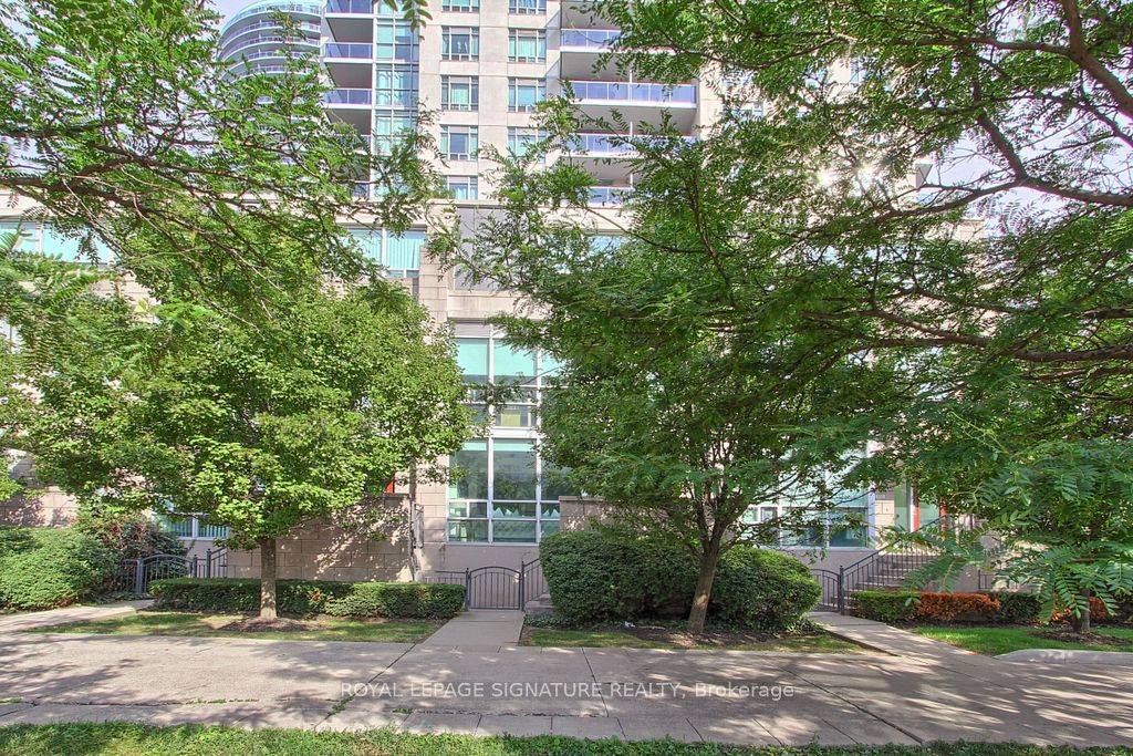 Mississauga, ON L4Z 0A1,90 Absolute AVE #TH-104